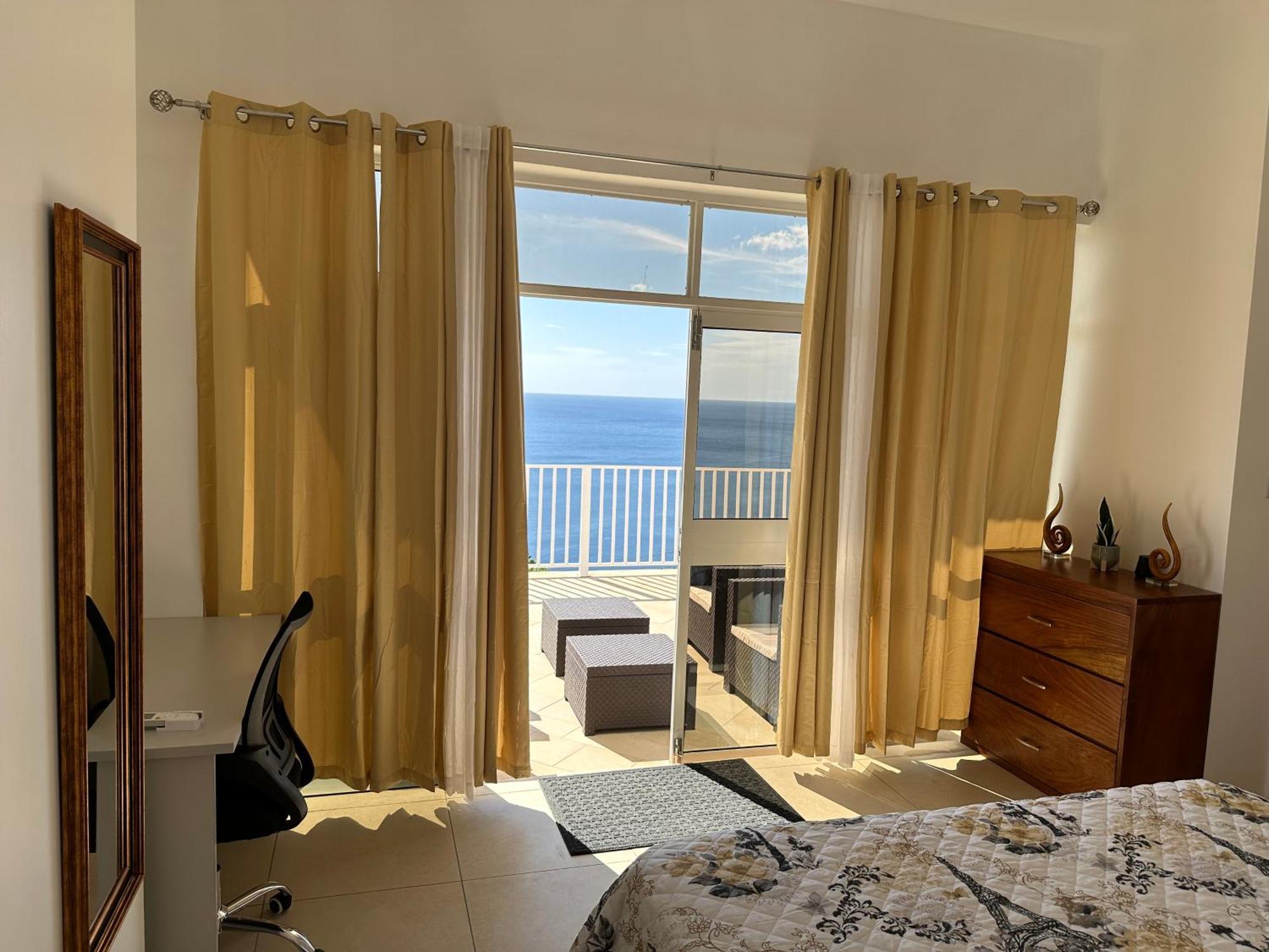 Eldorado Guesthouse & Car Rental ロゾー エクステリア 写真