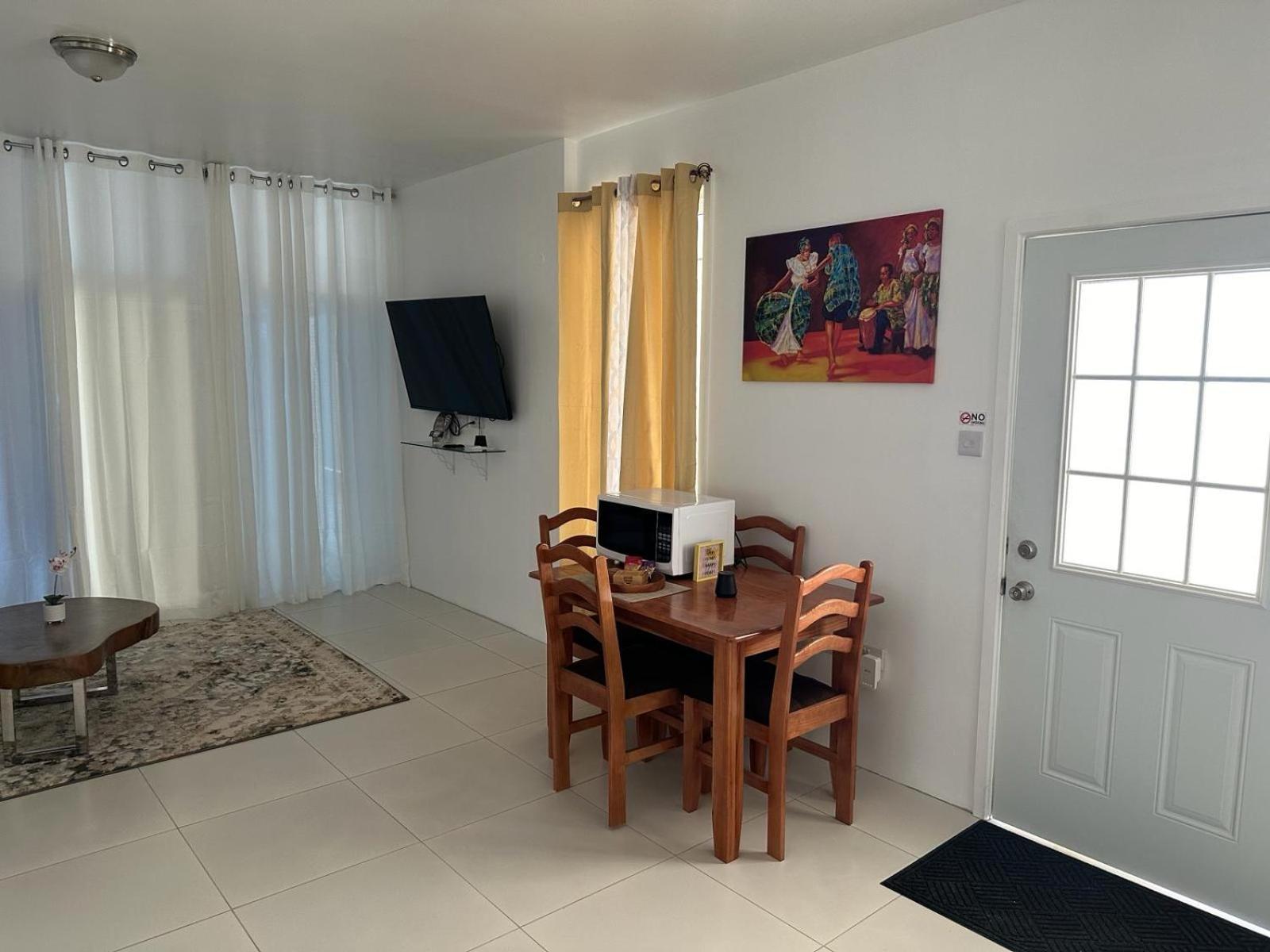 Eldorado Guesthouse & Car Rental ロゾー 部屋 写真